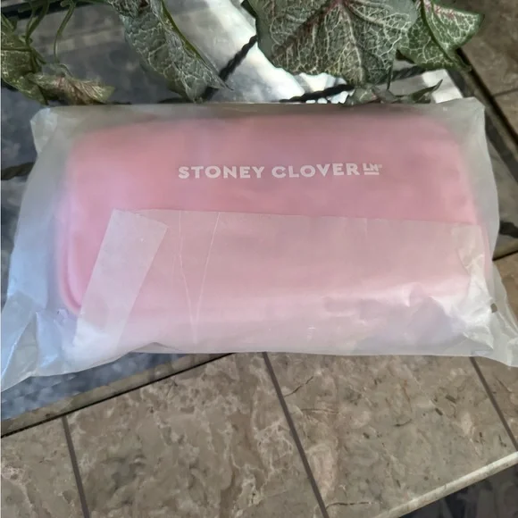 Stoney Clover Lane accessory bag - Picture 7 of 7